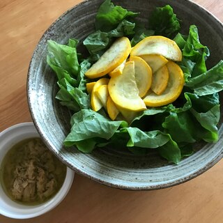 ズッキーニとサラダ菜のツナドレサラダ